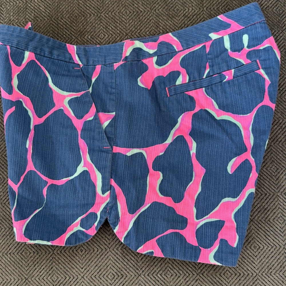 Lilly Pulitzer women’s animal print blue shorts pre owned USED some fading